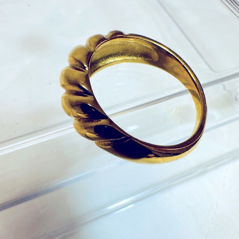 Womens Elegant Gold-Tone Stainless Steel Ring Band Swirl Finger Ring size 10